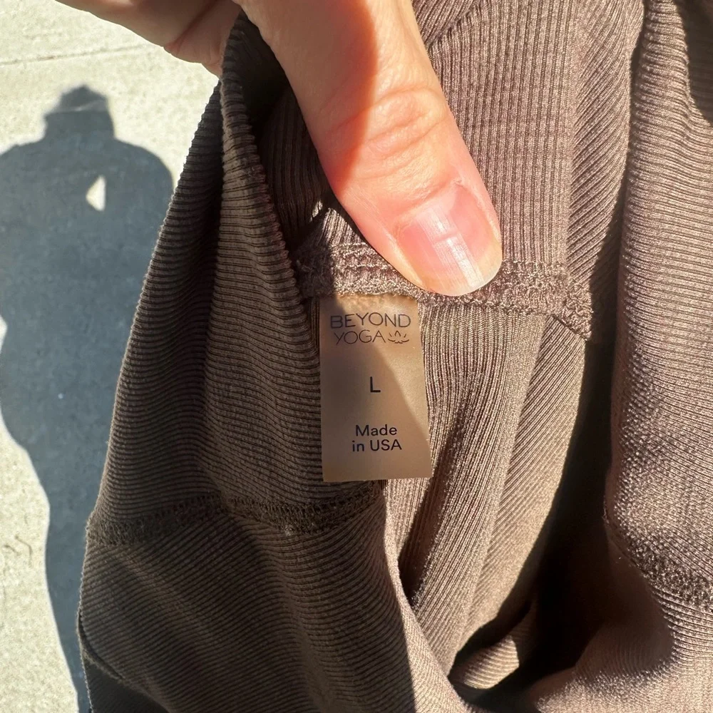 Beyond Yoga Brown Leggings - Picture 3 of 3